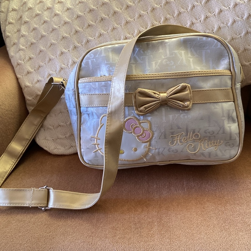 Hello Kitty Gold and Cream Crossbody Bag - Picture 2 of 6